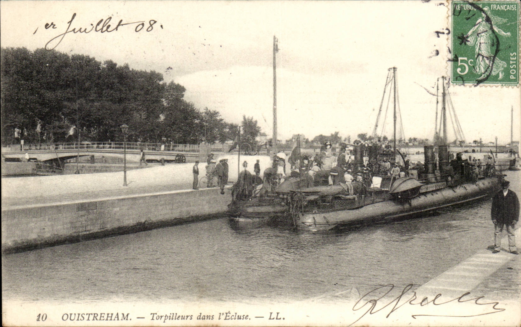 Ouistreham CPA Destroyers in the lock