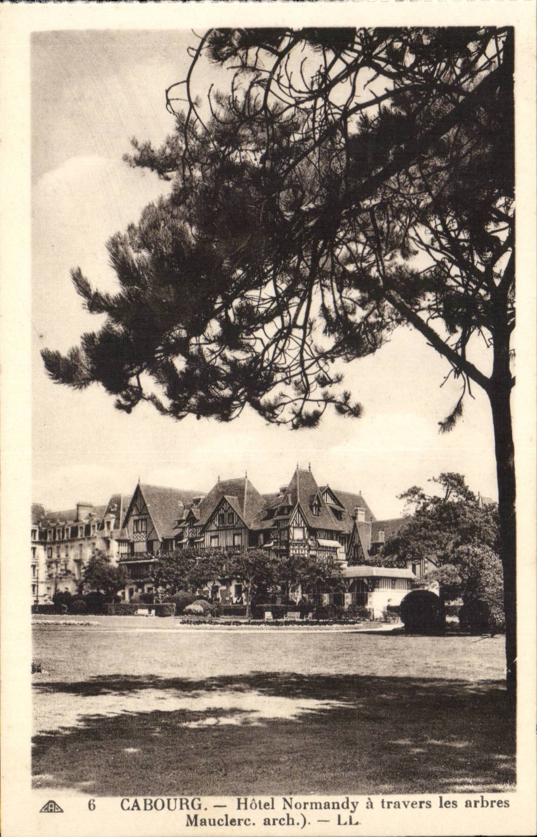 CAbourg CPA Normandy Hotel through the trees (Mauclerc)