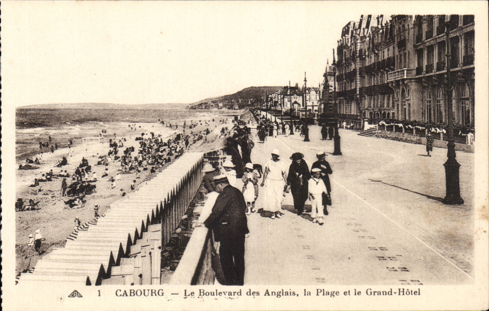 CAbourg CPA die Prachtstrasse von Englisch der Strand und das grosse Hotel