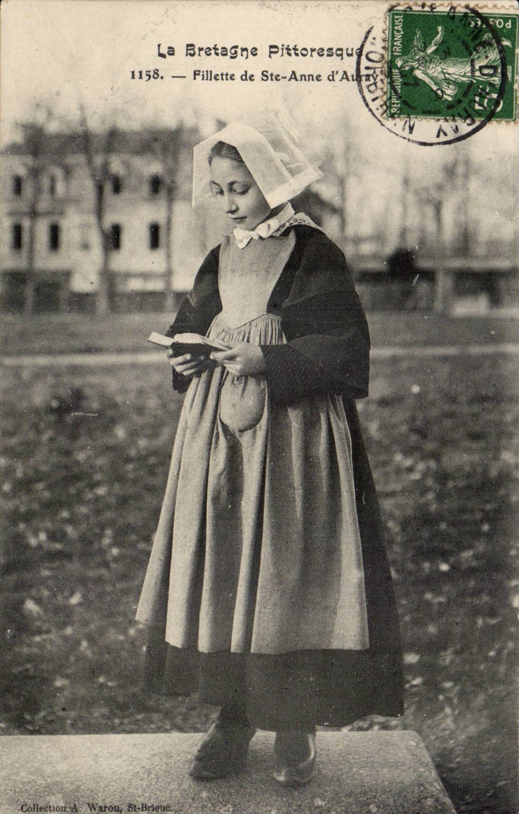 Auray - Young girl of co Anne d' Auray - Picturesque Brittany - CPA