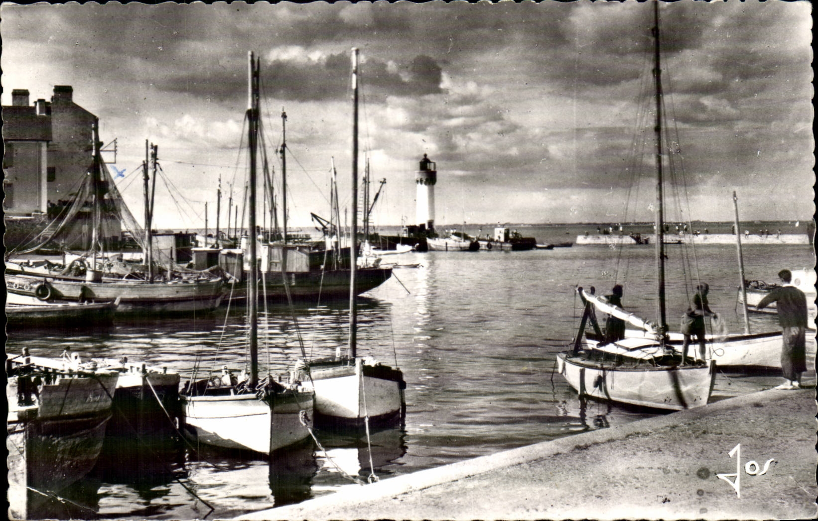 CPA Presqu'île of Quiberon Port Haliguen the basin of the port protects by the dam from the headlight (lighthouse)