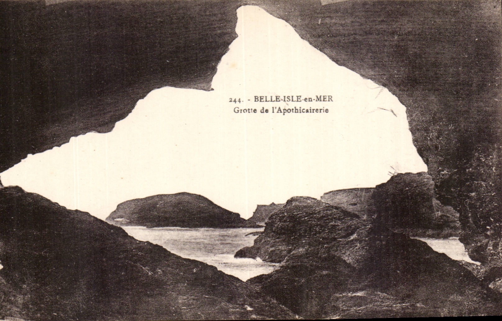 Beautiful Isle at sea CPA Cave of the pharmacy