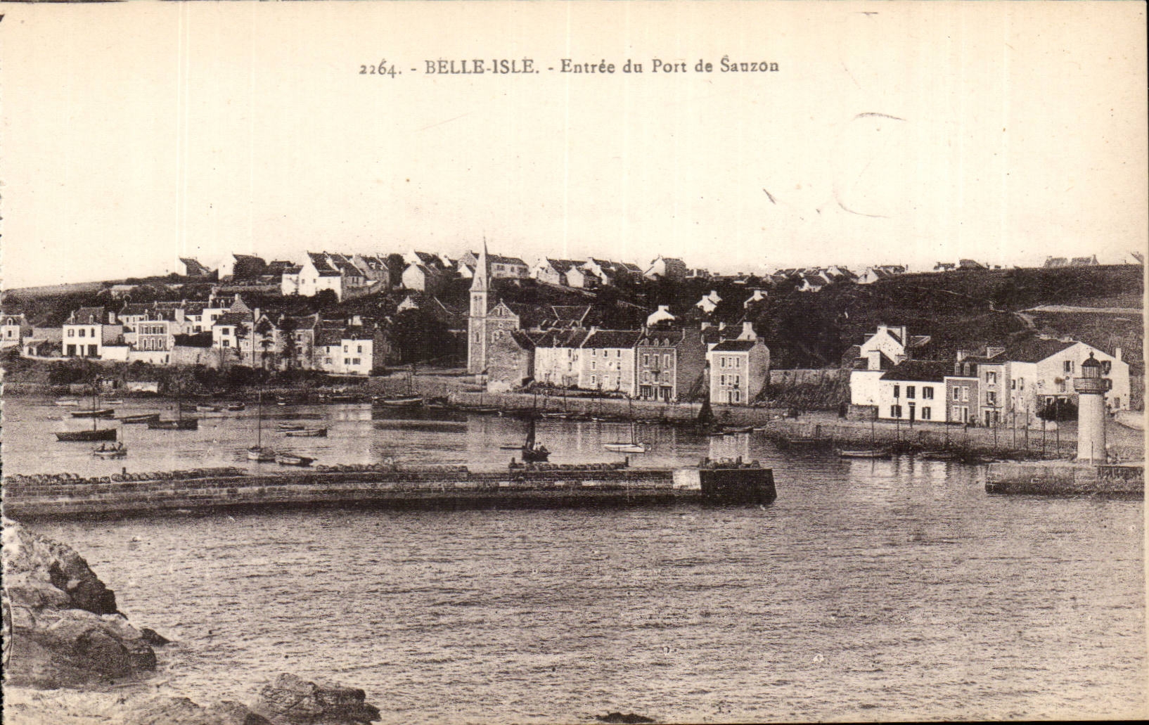 Beautiful Isle in Sea CPA Entrance of the port of Sauzon