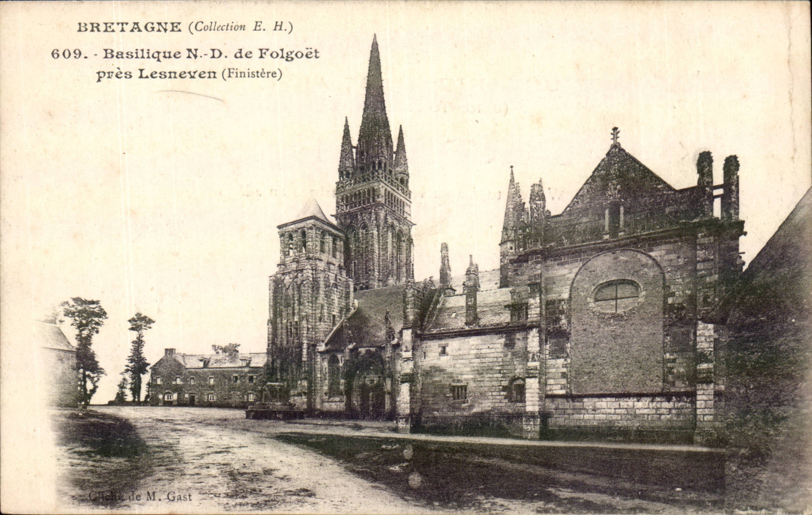 CPA Basilica ND of Folgoet close Lesneven