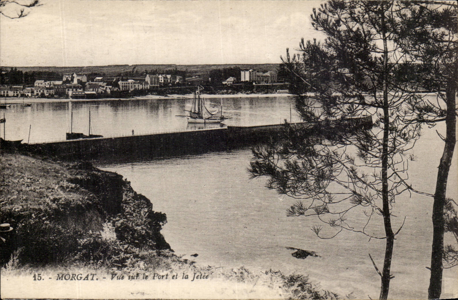 Morgat CPA Seen on the port and the pier