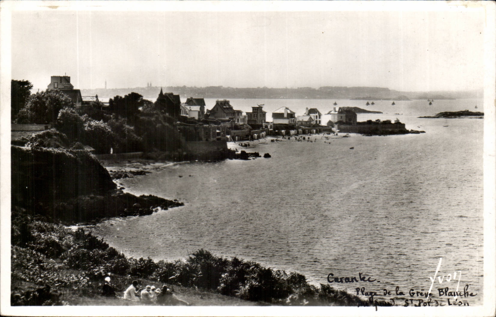Carentec - Vue Generale sur la plage de la greve blanche au fond St pol de Leon - CPA