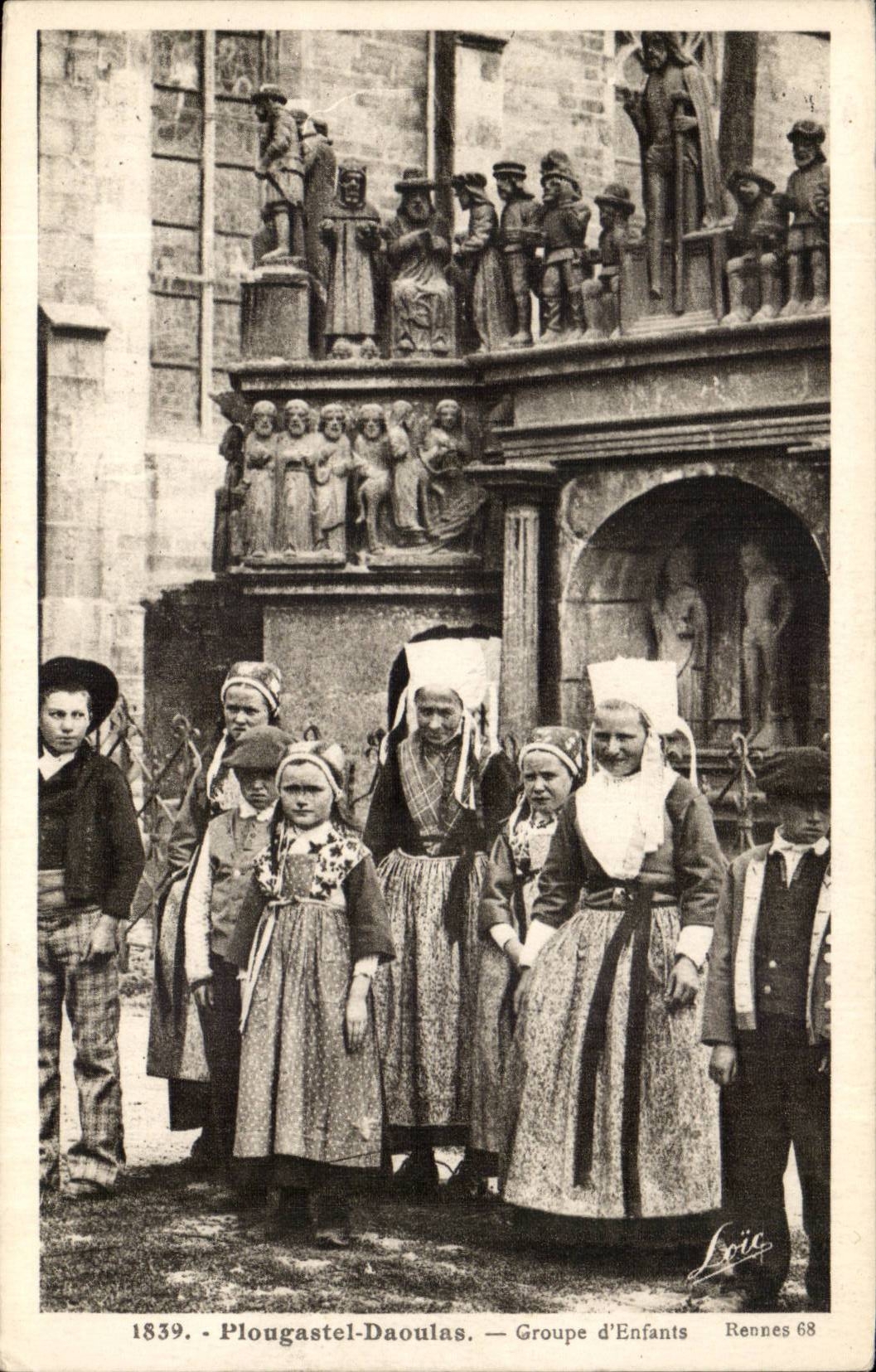 Plougastel Daoulas - Groupe d'enfants - children in beautiful costumes - CPA 