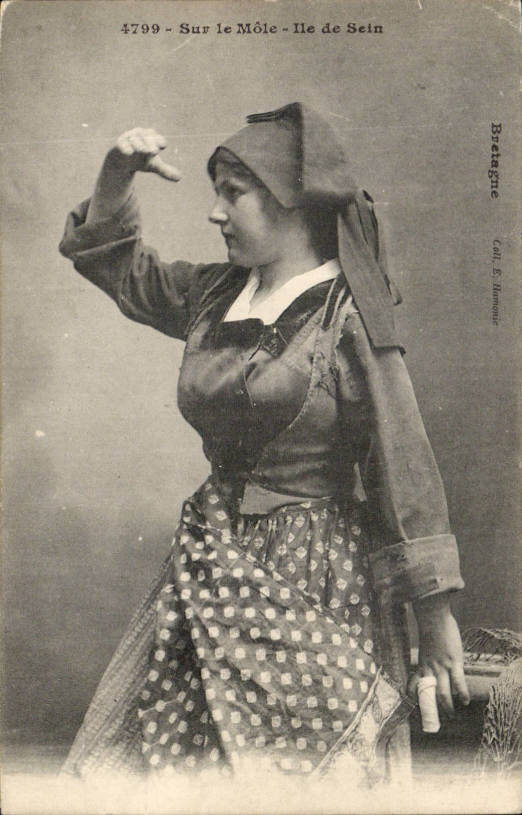 Fantasy - Woman On the Mole - Island of Center - interesting headdress - CPA