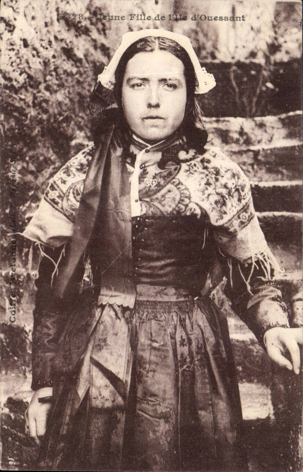 Island Of Ushant - Girl - Fantasy - Young Woman in gorgeous costume - CPA