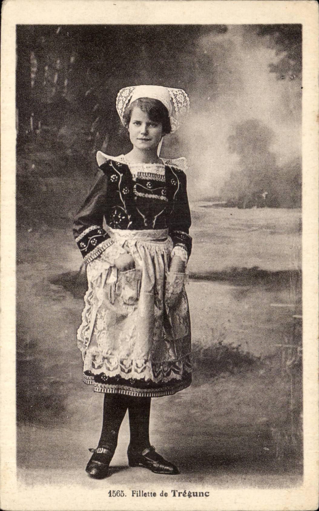 imagination - Child - Young girl of Tregunc - Costume - Lovely girl in traditional costume - CPA