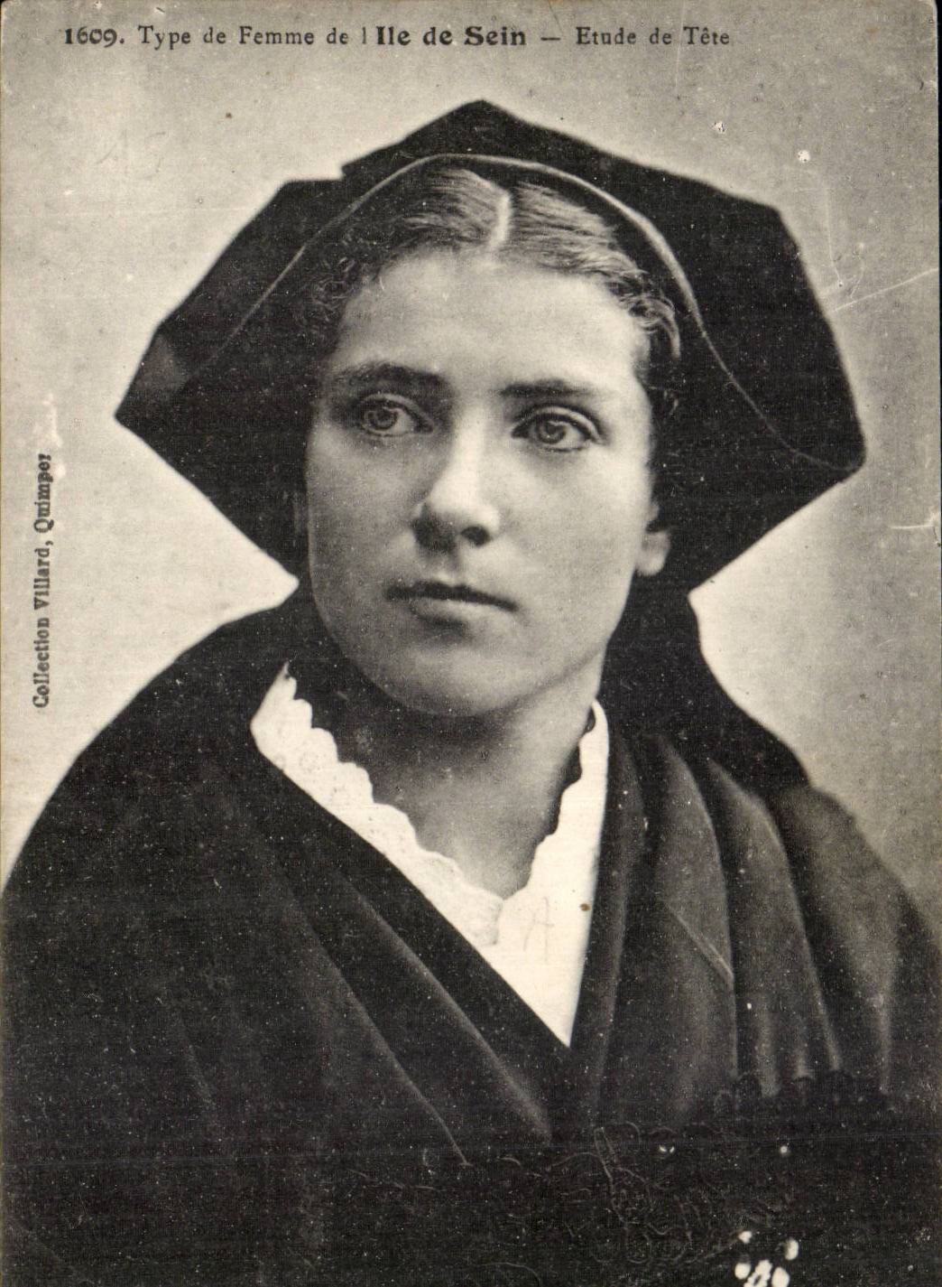 Standard CPA of woman of Island of Center Details of head