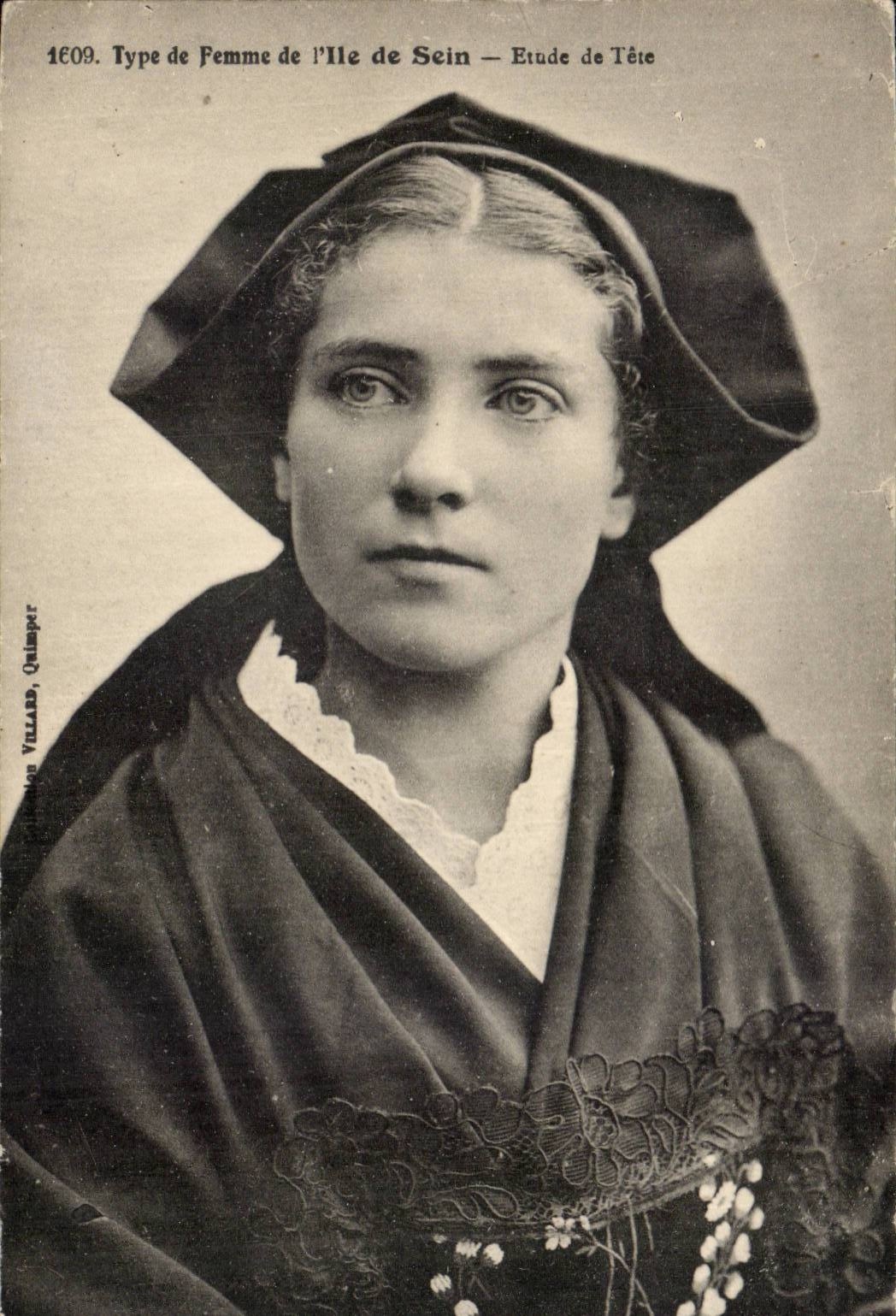 Standard CPA of woman of the island of Center Details of head