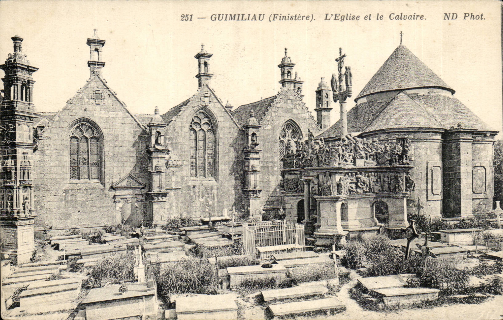 Guimiliau CPA L'eglise et le calvaire