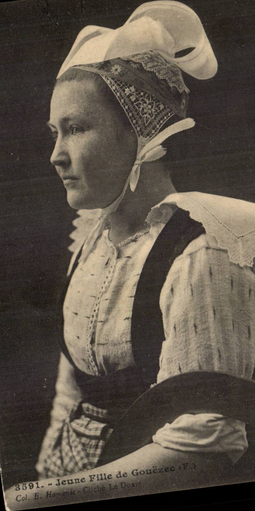 Brittany CPA Young girl of Gouezec (cap folklore)
