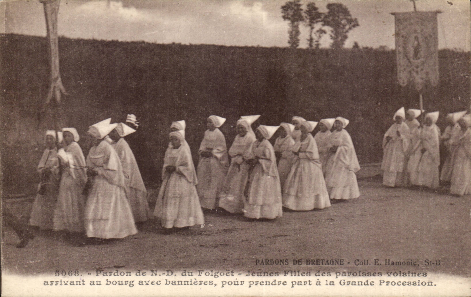 CPA PArdon de ND du Folgoet Jeunes filles des paroisses voisines 