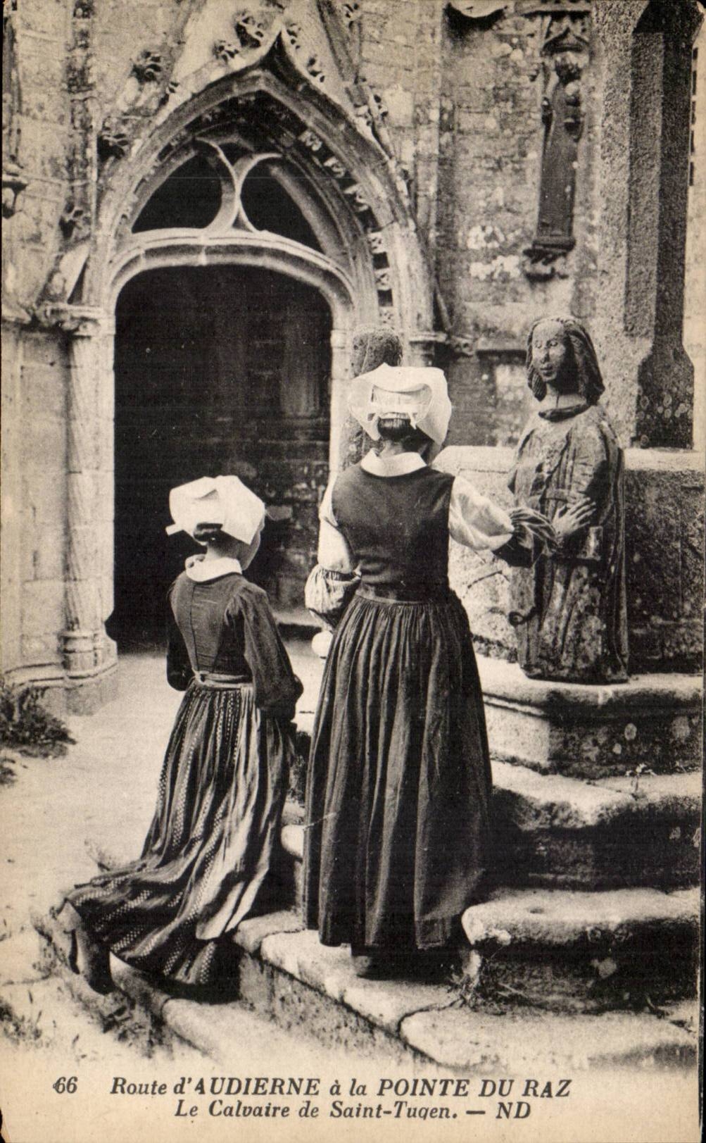 Route d'Audierne a la Pointe du Raz CPA Le calvaire de Saint Tugen