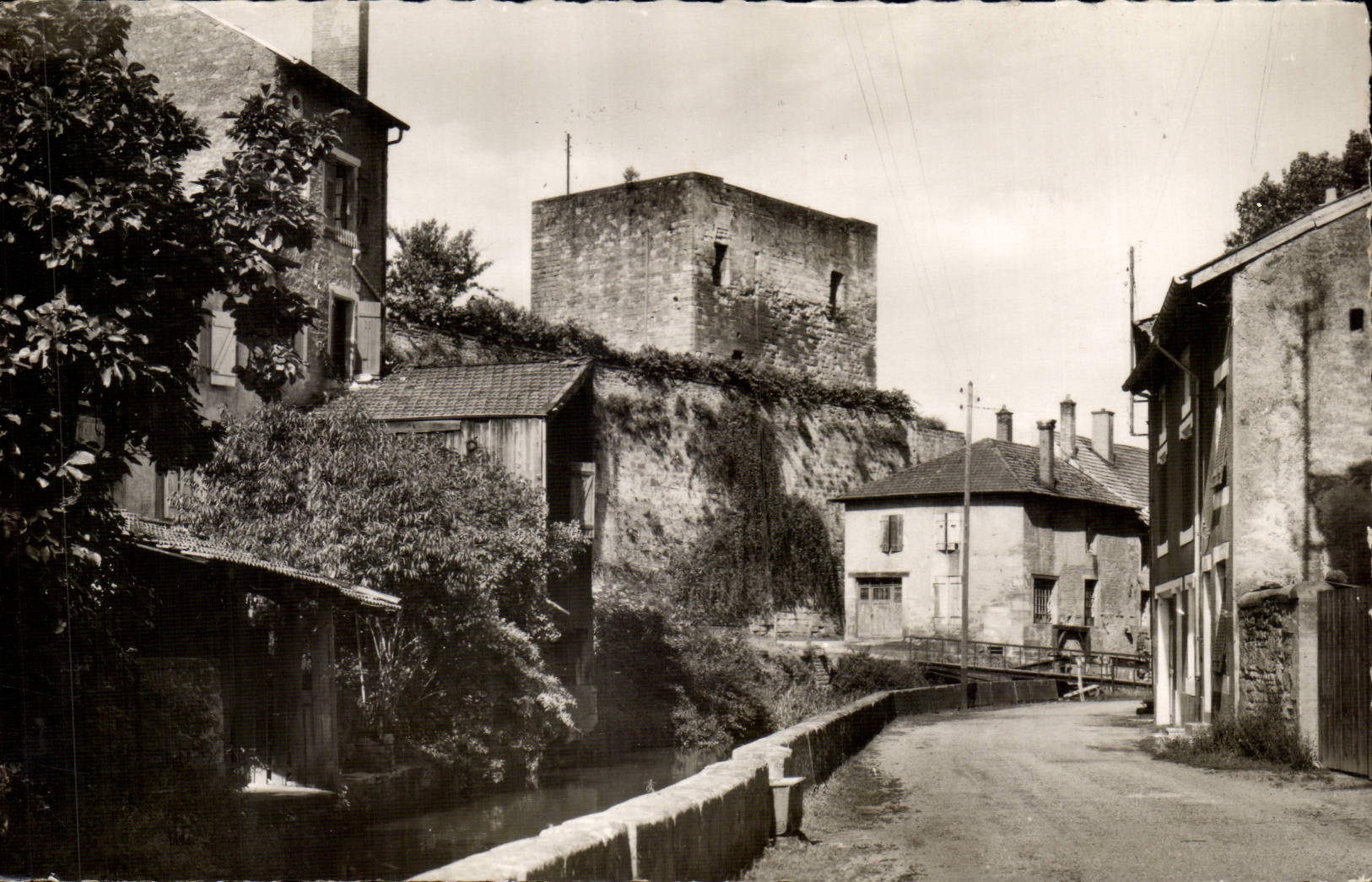 Baccarat - Street of the Canal - CPA