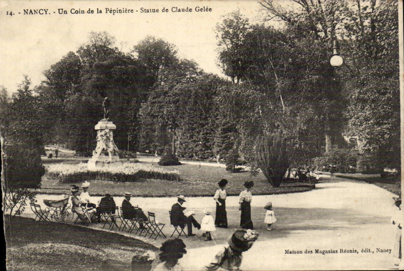Nancy cPA Un coin de la pepiniere Statue de Calude Gelee