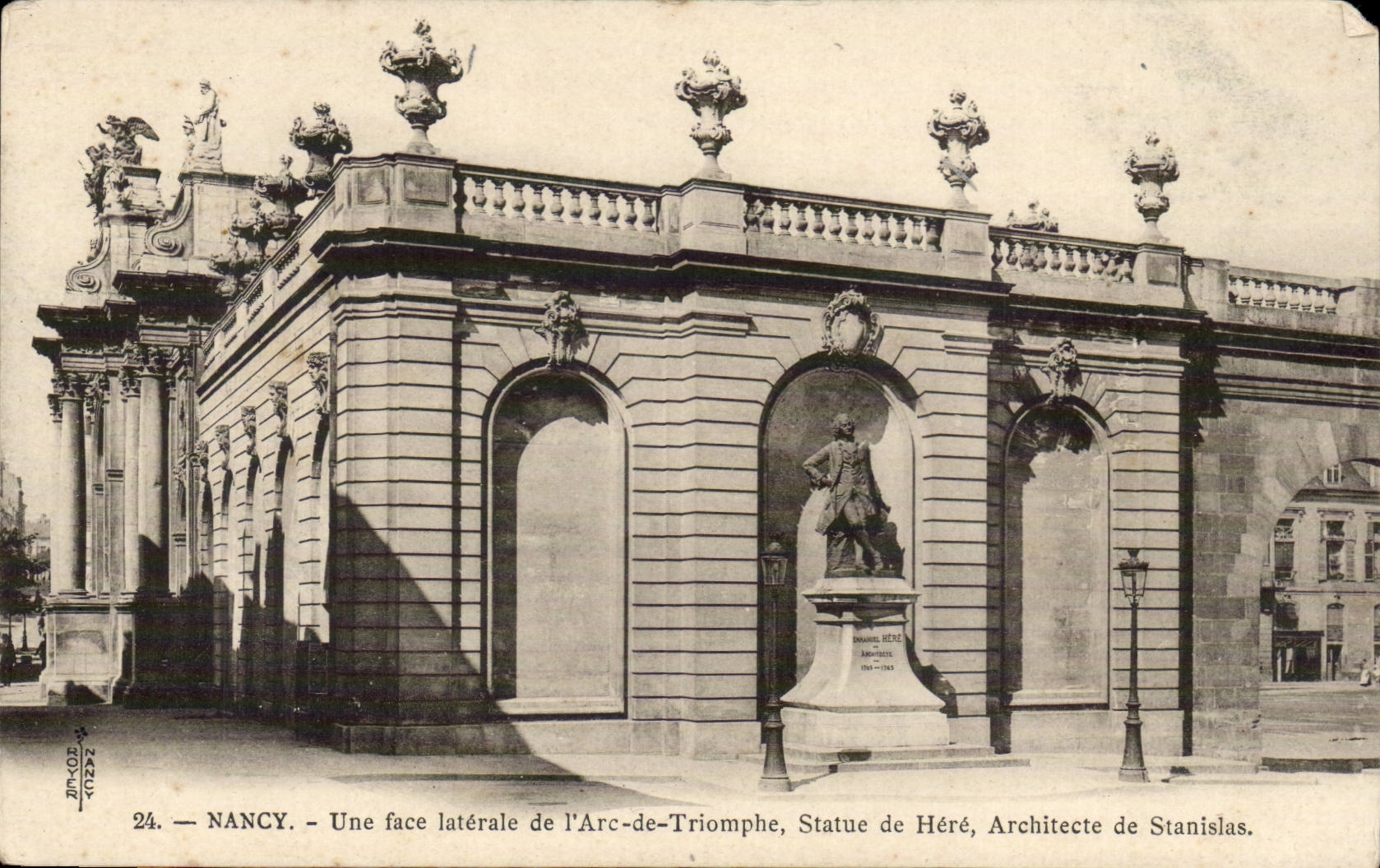 Nancy CPA Une face laterale de 'larc detriomphe statue de Here architecte de Stanislas