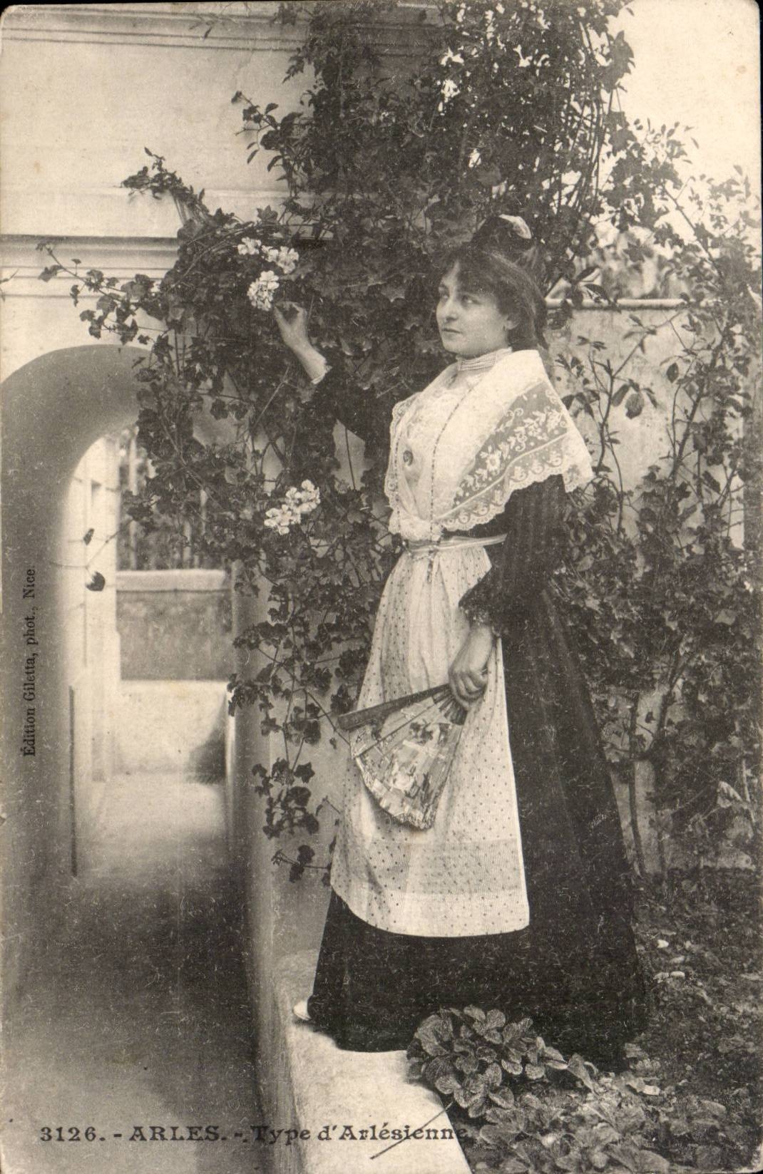 Arles - Type of Arlesiennes - - CPA