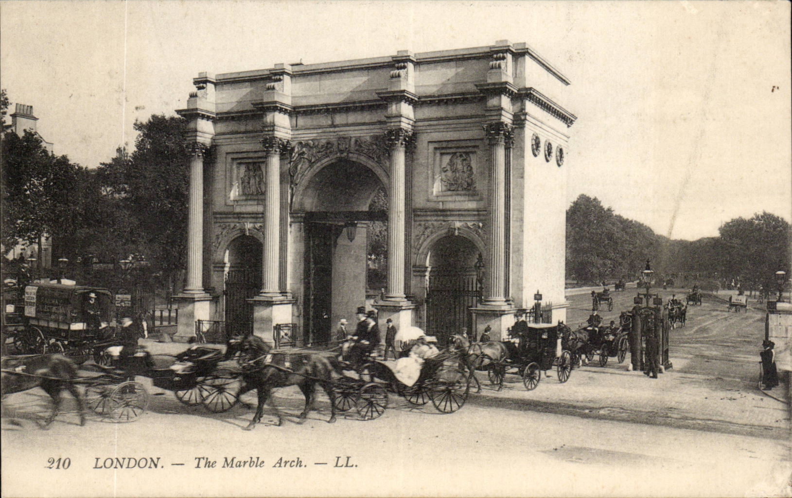 England - England - Londo - The Marble Arch - Horse Drawn Carriages - very gravitational card-- CPA