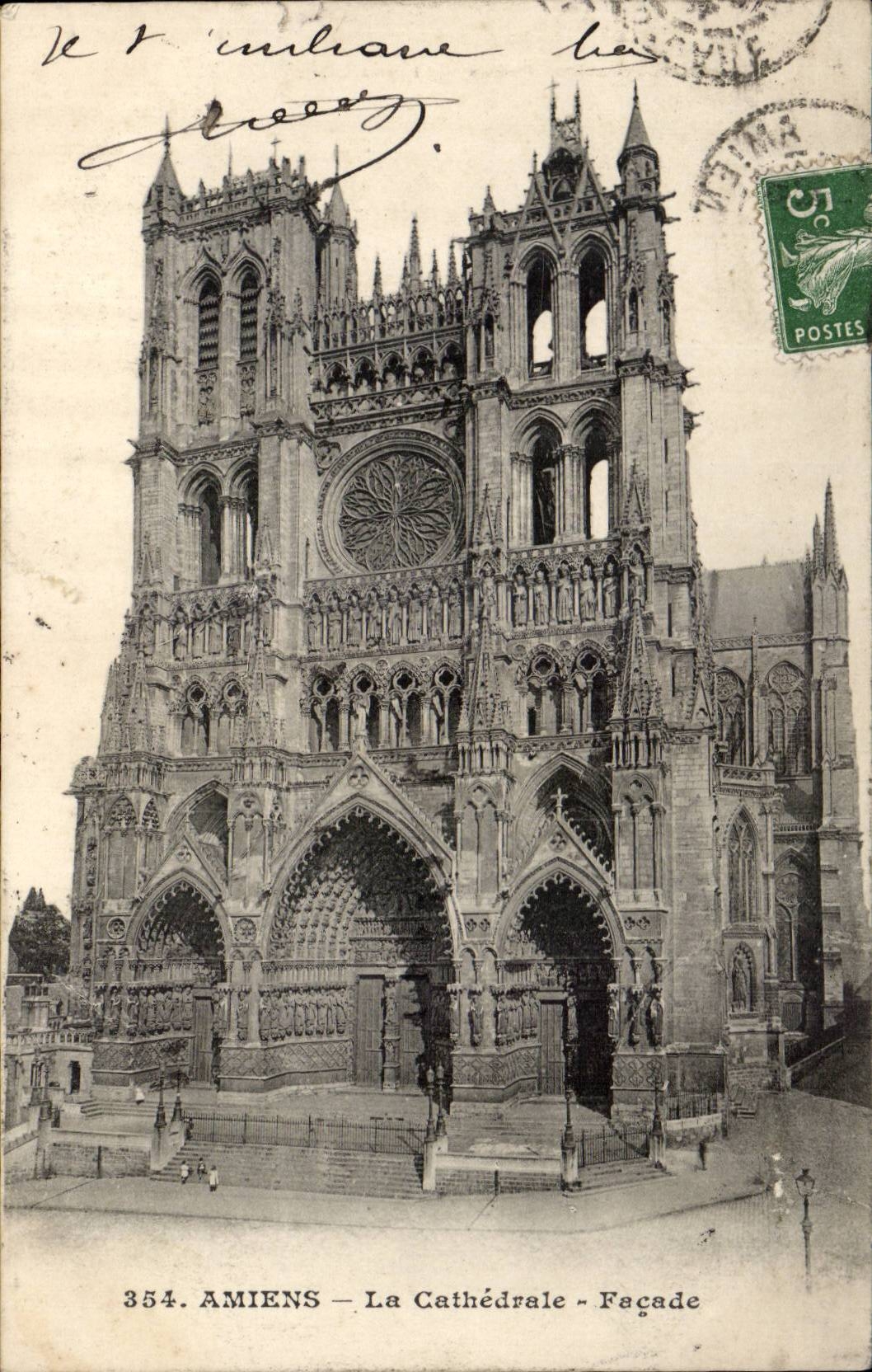 CPA Amiens the cathedral Frontage