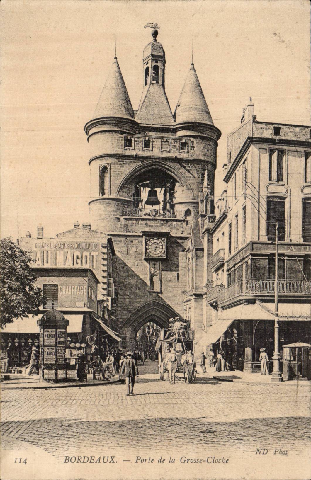 Bordeaux - Gate of the Large Bell - clock - Horse horse drawn carriage - CPA