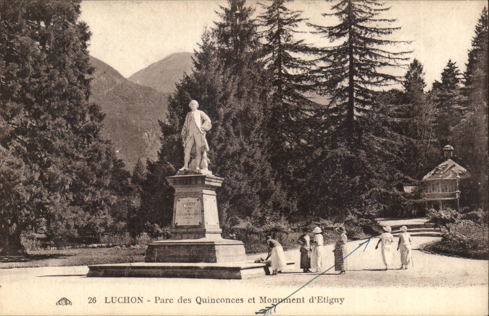 CPA Luchon Park of the Quincunxes and monument of Etigny