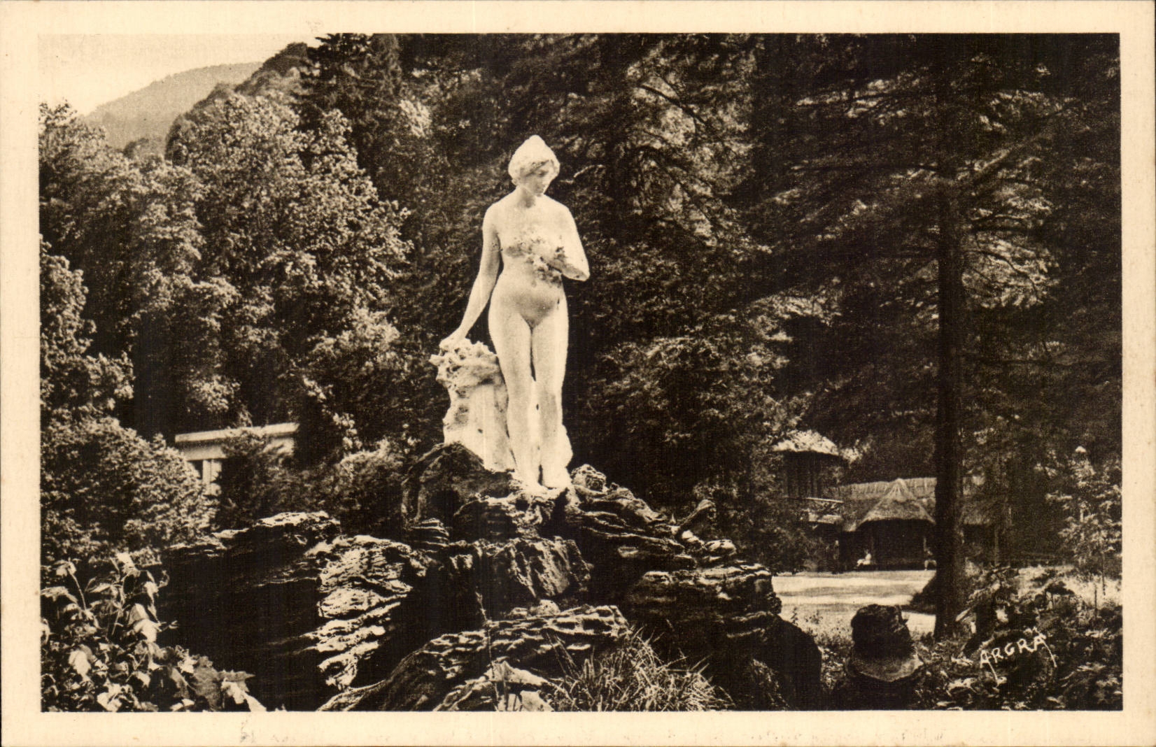 Luchon CPA Statue of the Lily