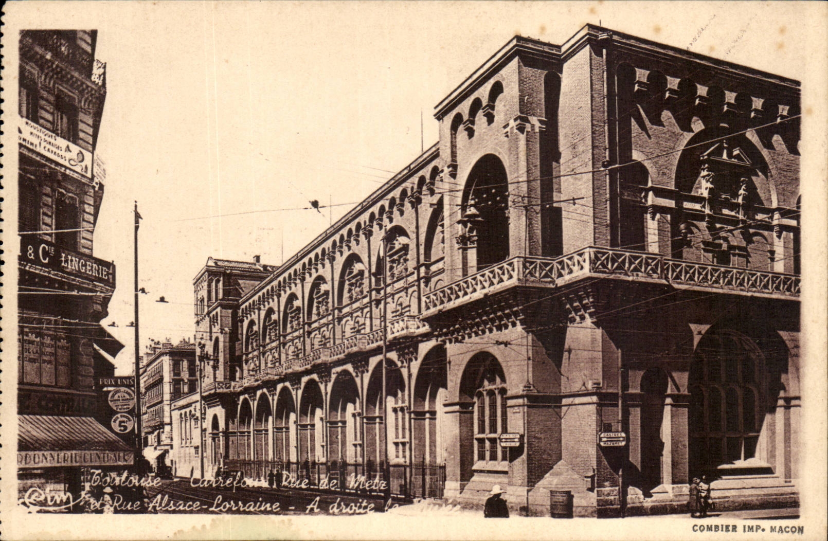 Toulouse CPA Carrefour Rue de Metz et rue d'Alsace Lorraine A droite le musee