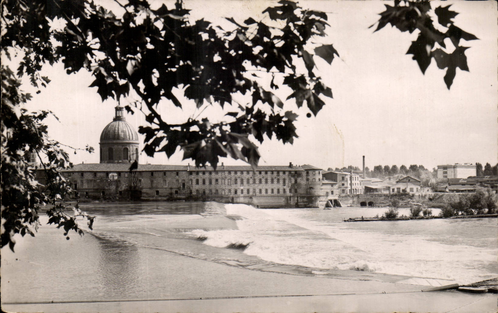 Toulouse CPA L'hospice St Joseph de Grave et le barrage de la Garonne