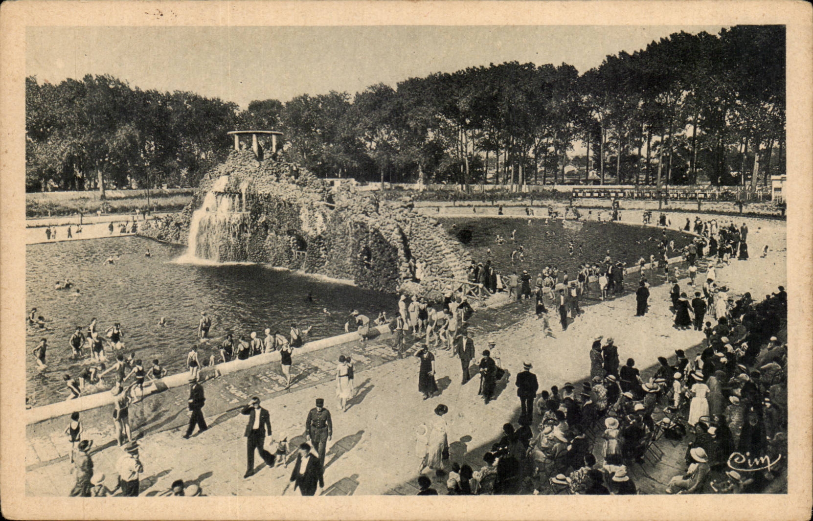 Toulouse CPA La piscine municipale du parc toulousain le rocher et la plage des enfants