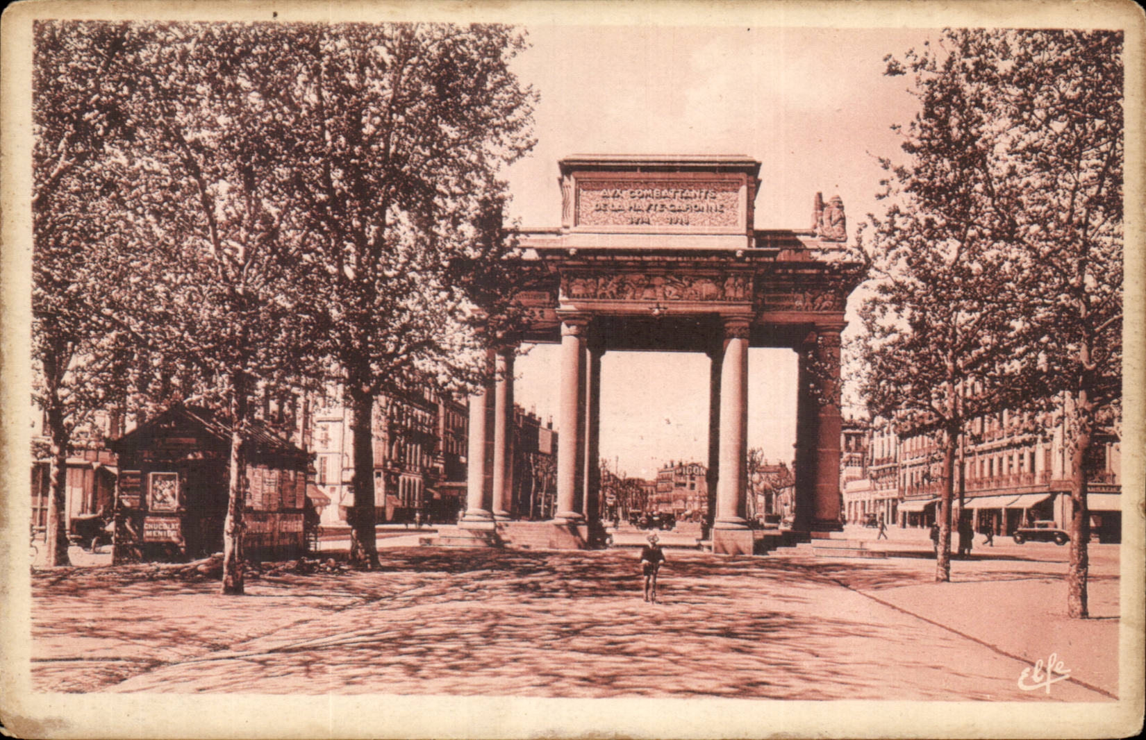 Toulouse CPA Monument des Combattants de la Haute Garonne et boulevard Carnot