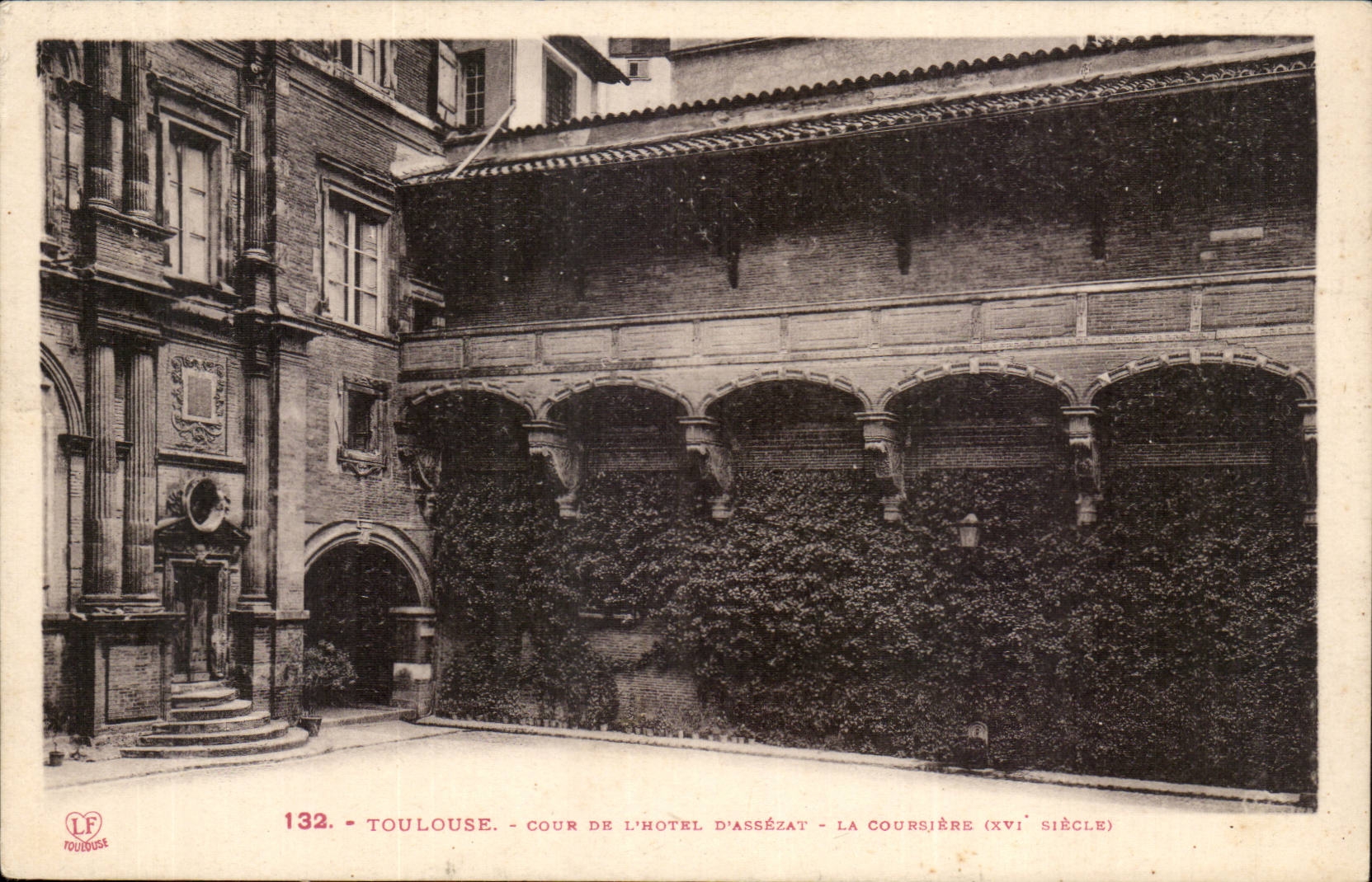 Toulouse CPA Cour de l'hotel d'Assezat la Coursiere