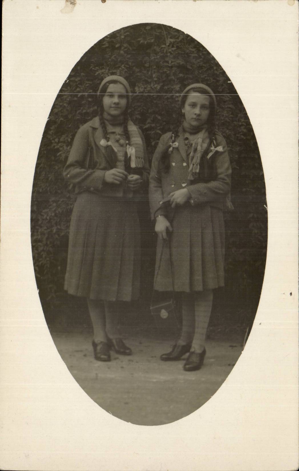 Real photo girls (costume folklore)