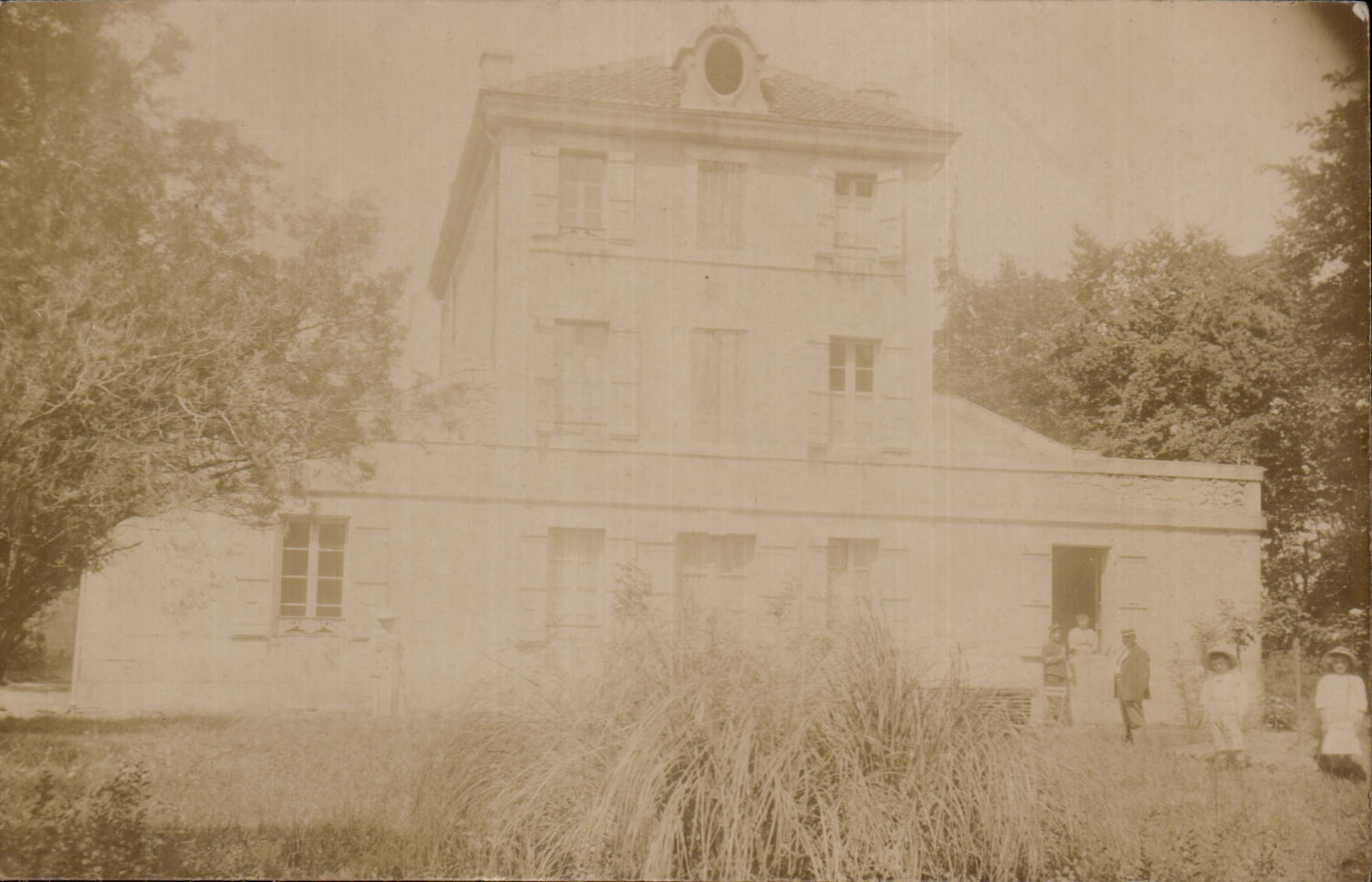 Real photo House (nonlocalized)