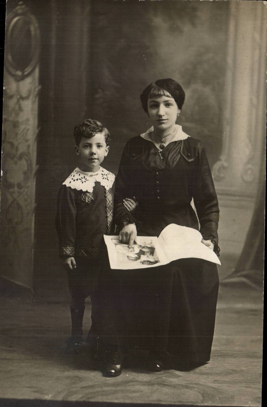 Wirkliche Fotofrau und -kind