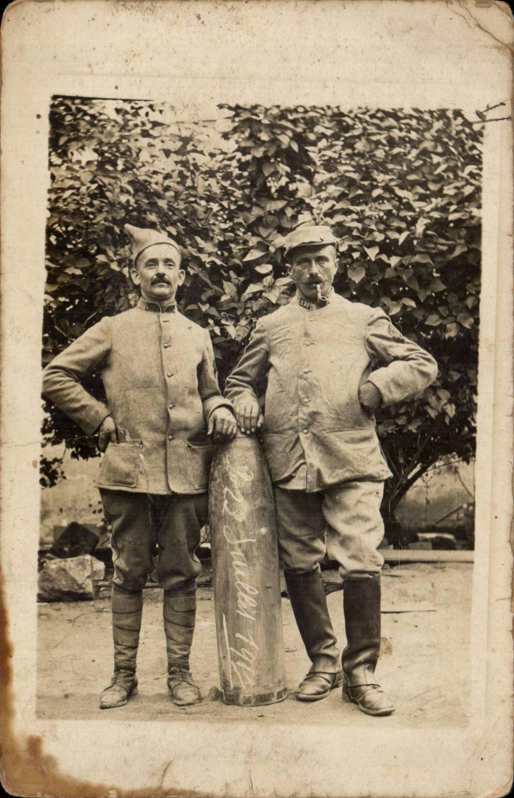 Real photo Military and shell of gun (militaria)