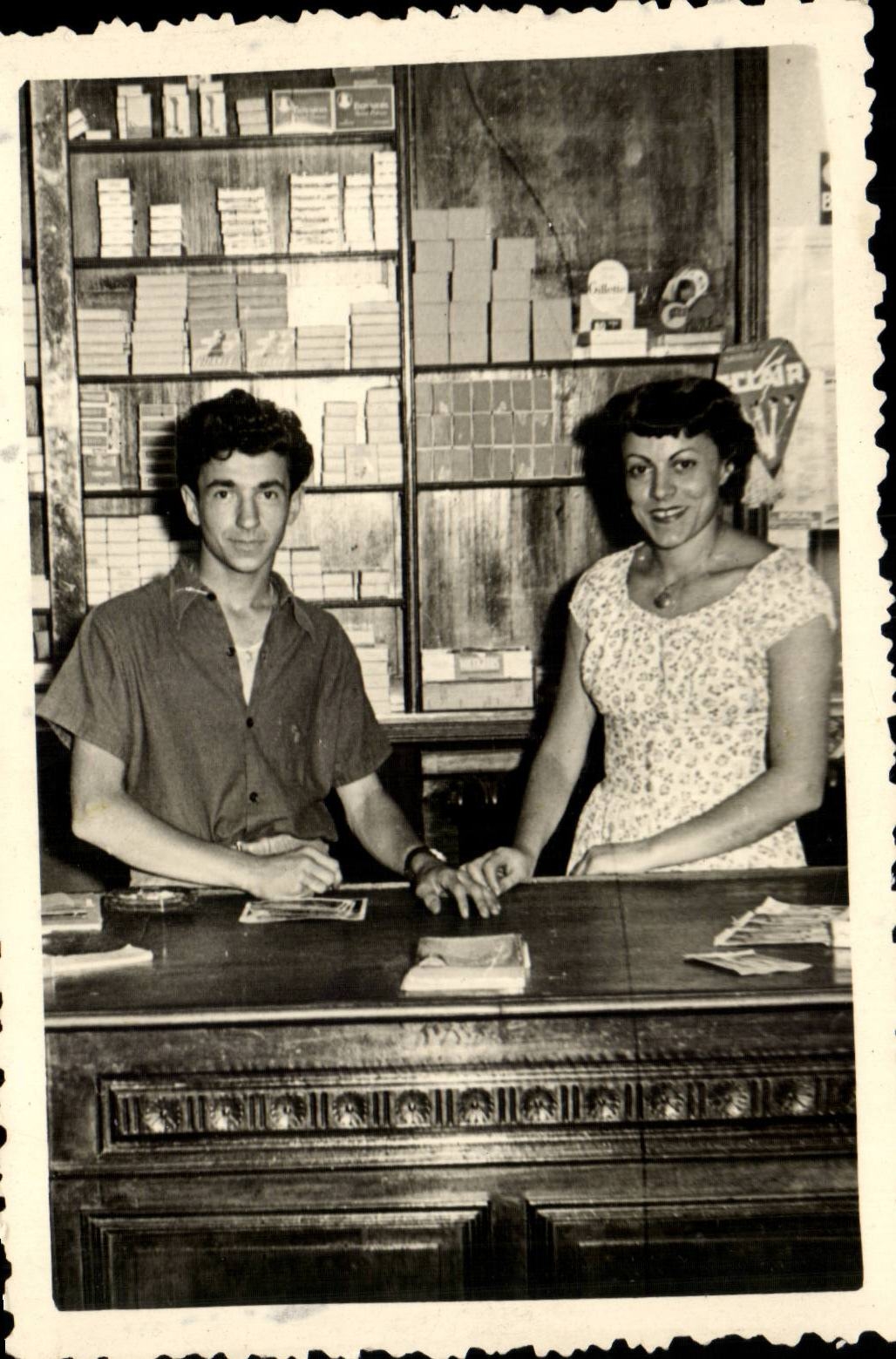 Real photo Salesman of Tobacco (tobacco trade)