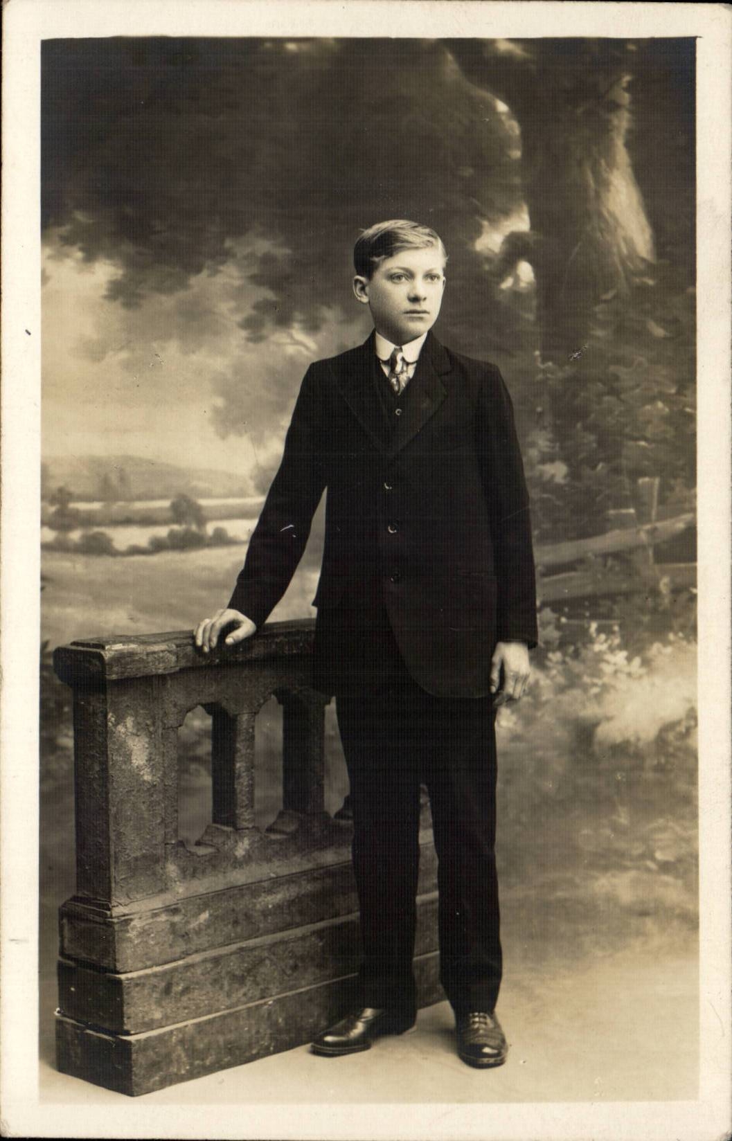 Wirkliches Kind junger Mann des Fotos