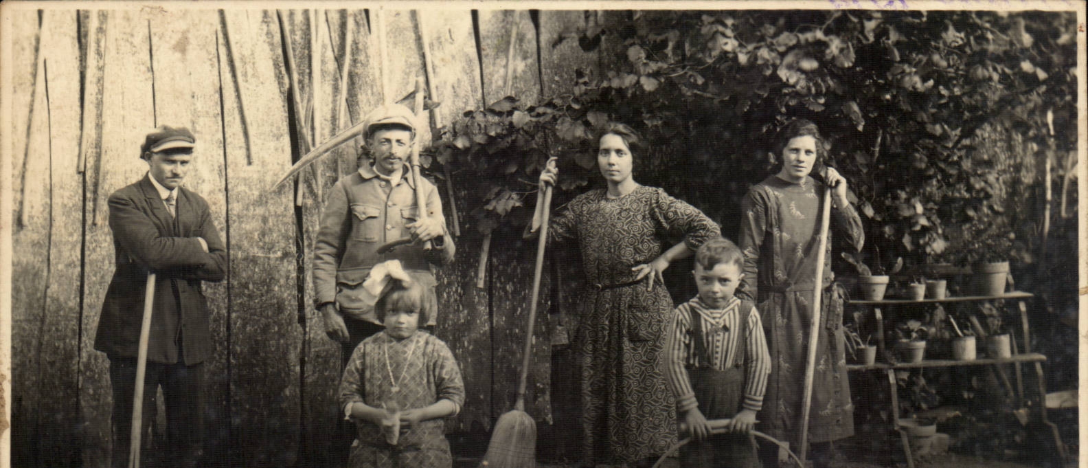 Real photo rural Family Peasant