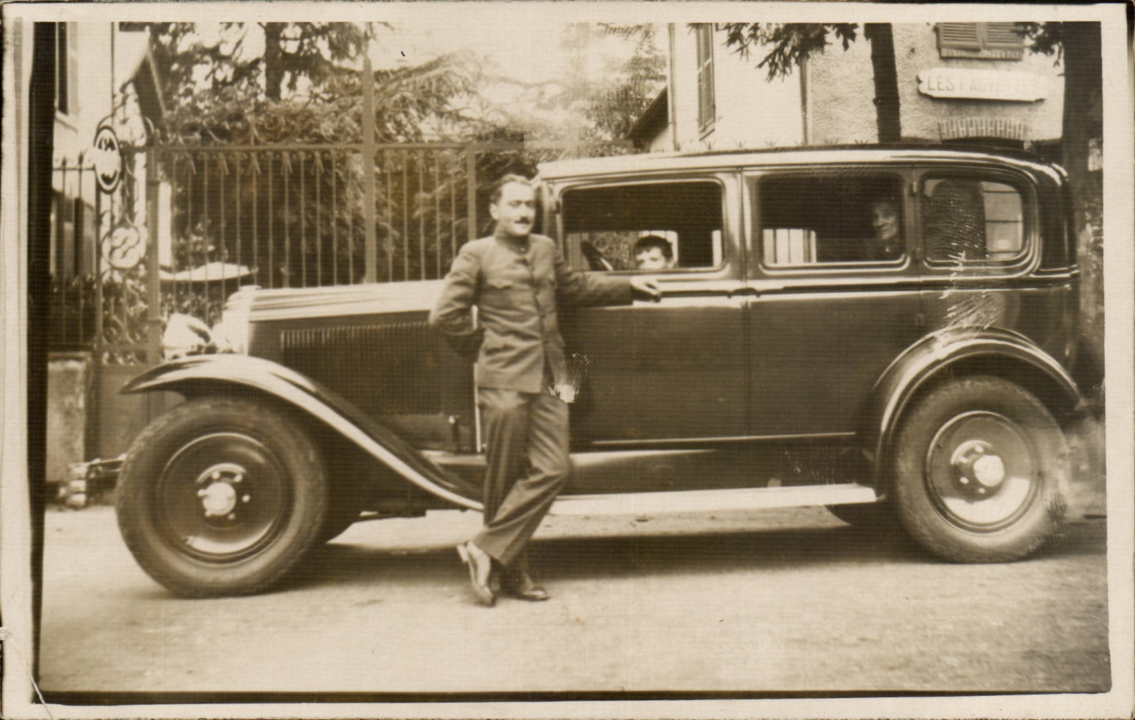 Real photo Automobile