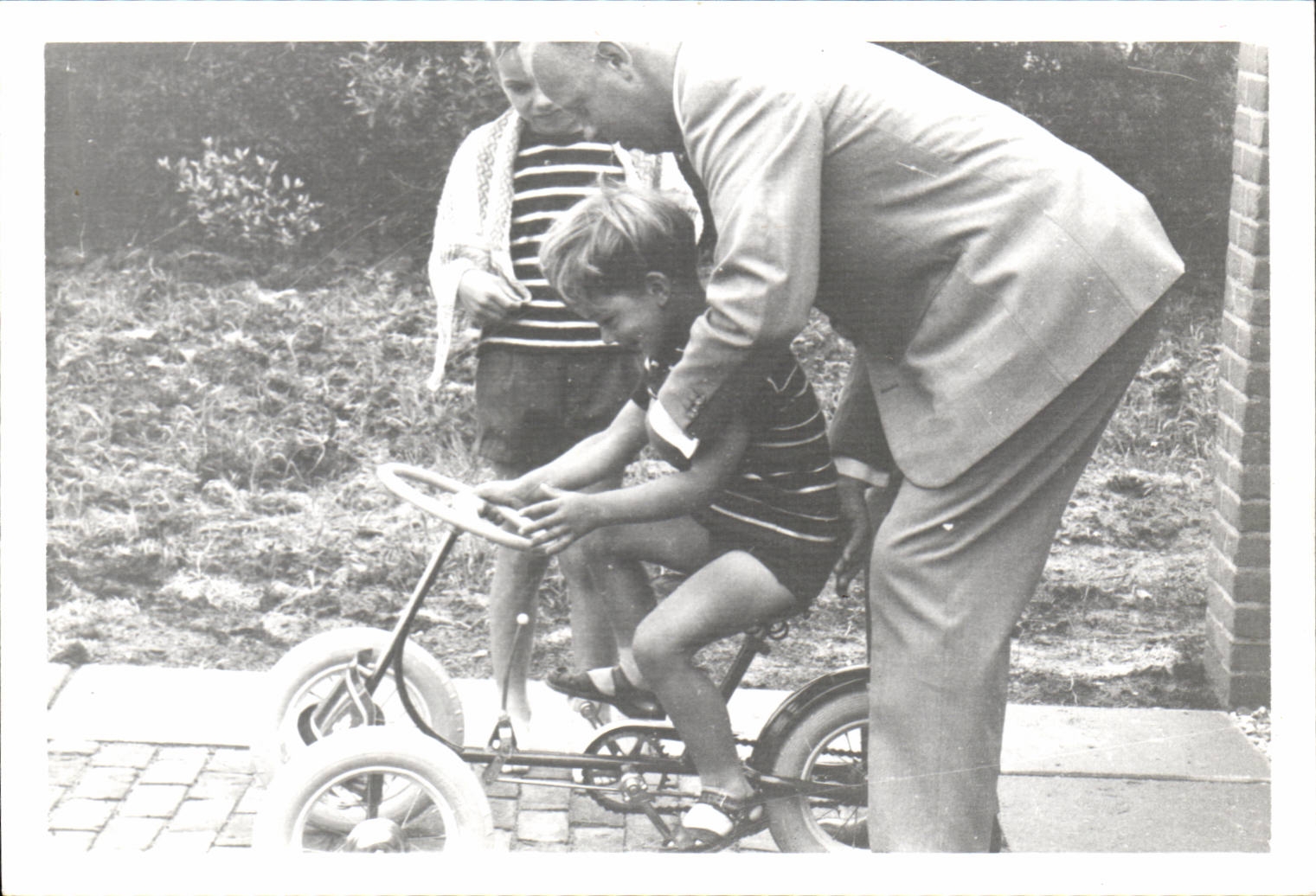 Reales Fotokind und -fahrrad