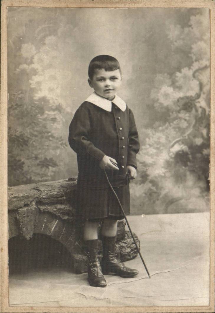 Wirkliches Foto Kind Albi Aillaud (Folklorekostum)