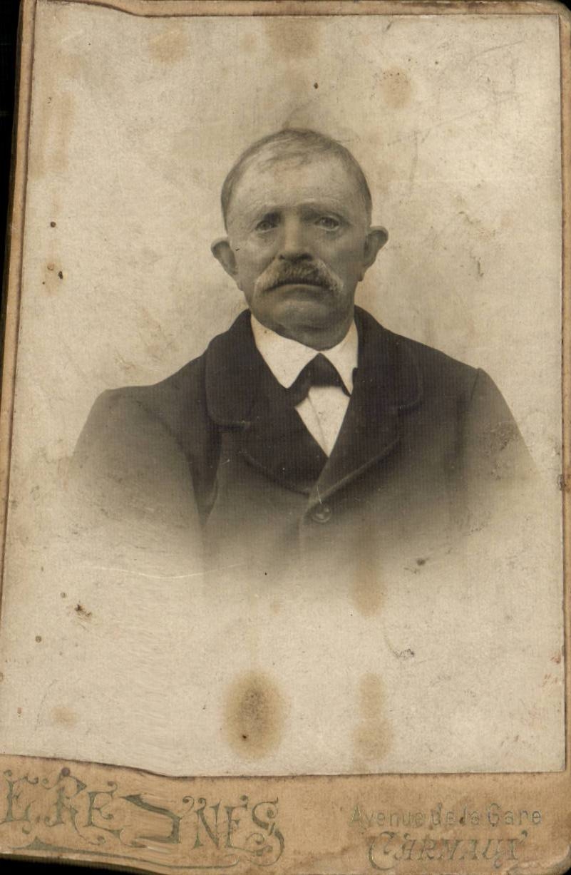 Real photo Man Avenue of the station Carmaux (folklore costume)