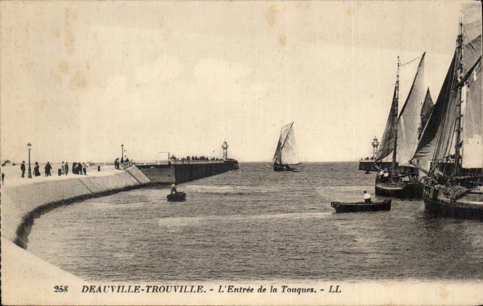 Trouville - Deauville - Entrance of the Drums - CPA