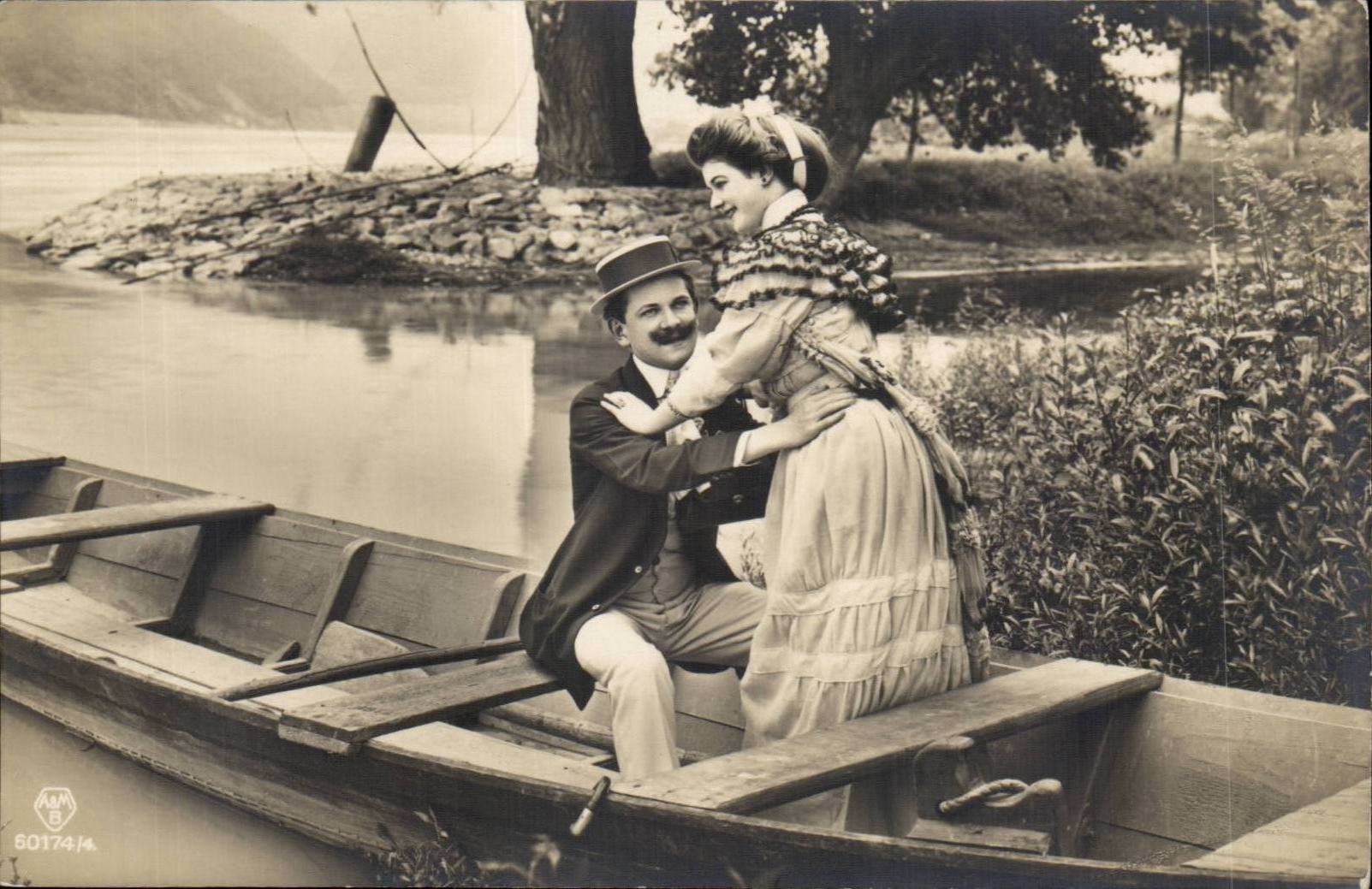 Fantaisie - Couple - bateau - CPA 