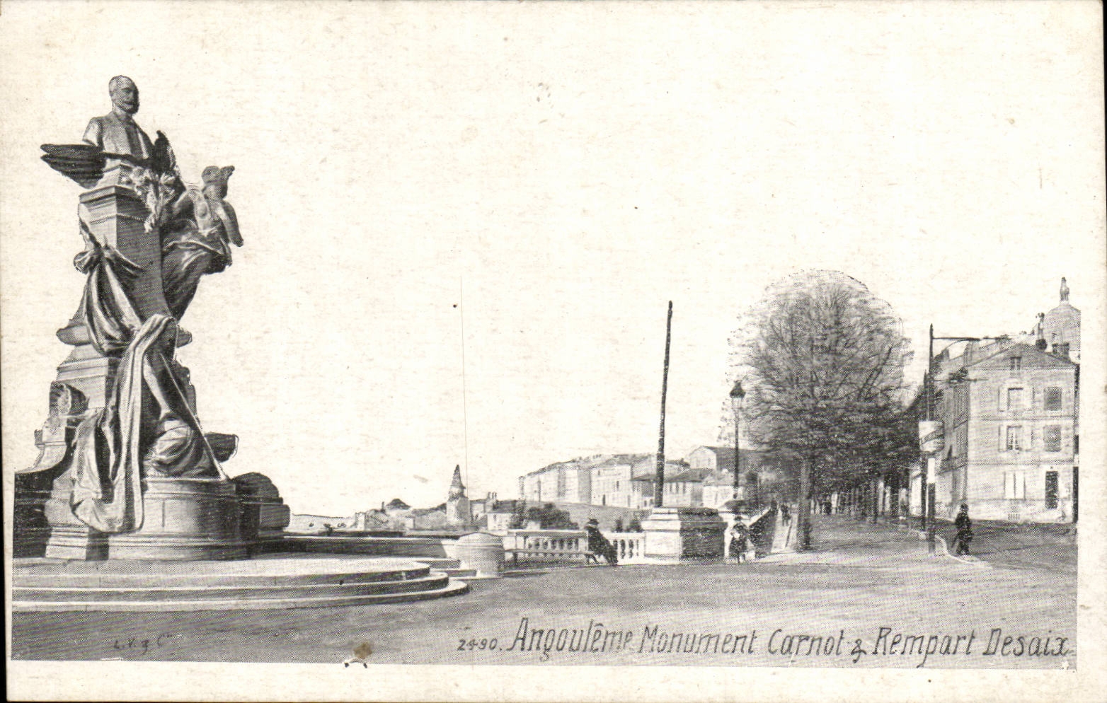 Angouleme CPA Monument Carnot et rempart Desaix