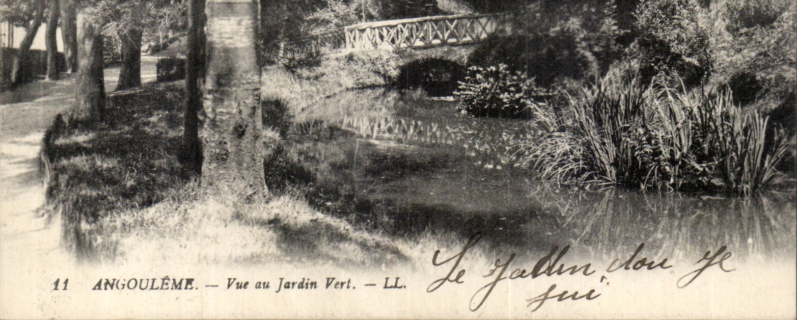Angouleme CPA Vue au jardin vert