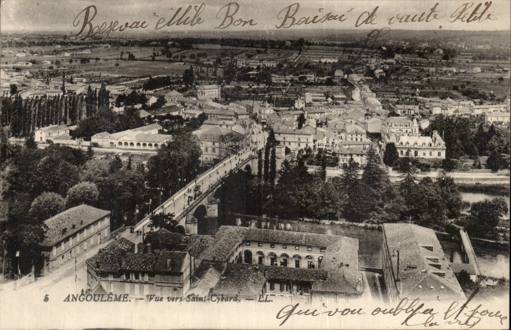 Angouleme CPA Vue vers Saint Cybard